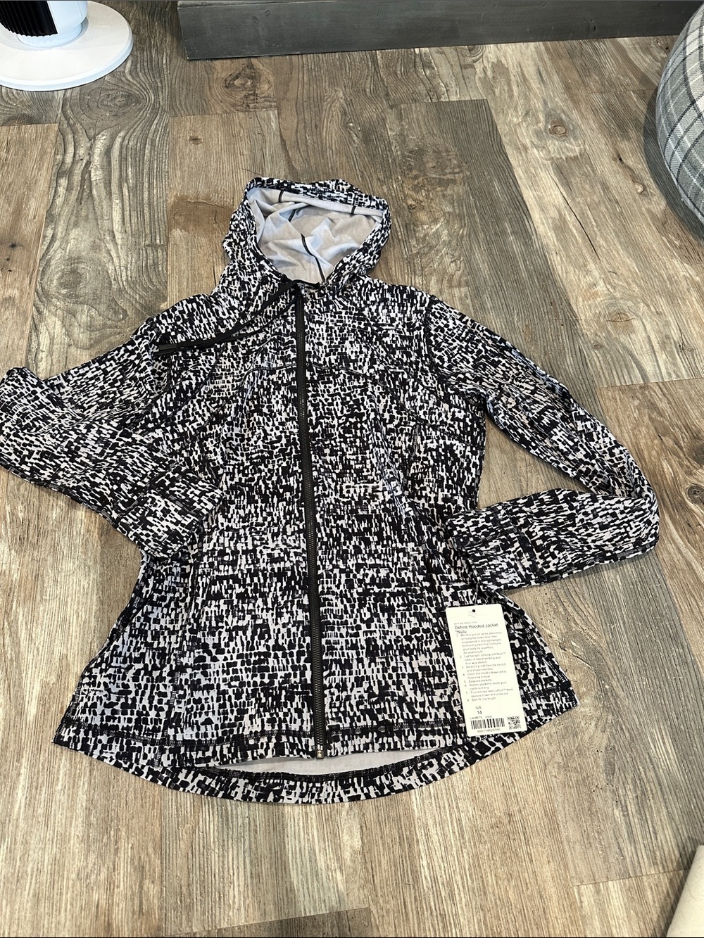 NEW with tags! Lululemon Hooded Define Jacket *Nulu Urban Block Ice Grey Black